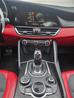 Alfa Romeo Giulia 2.0T 147 kW - 11