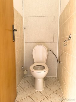 Kompletně vybavený byt 2+1 (46,5 m²) po část. rekonstrukci - 11