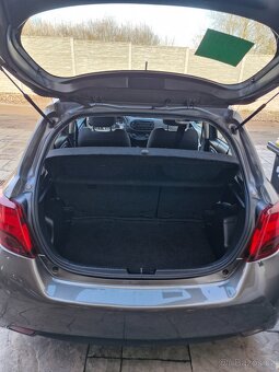 Toyota Yaris 1.5 Hybrid Launch Edition - 11