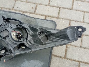 Pravý přední světlomet Peugeot 5008 - 11