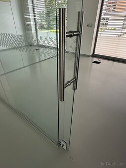 Skleněné panely +  posuvné dveře - 11