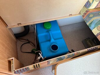 OBYTNÝ KARAVAN KNAUS BLUELINE 450 model 2000 - 11