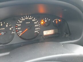 Nissan Almera 1.5 i Klima Model 2001 - 11