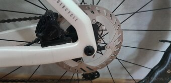 Celokarbonové silniční kolo - 11