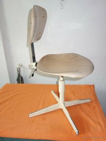 Stará OTOČNÁ židle kov a plast polohovací - 11