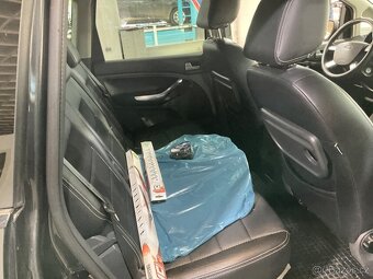 Ford C-Max 1.8i 92kW Black Magic - Polokůže - tažné - 11