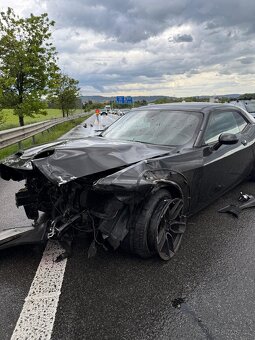 Dodge Challenger 6.4 SRT náhradní díly - 11