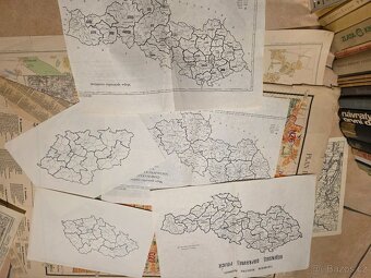 Soubor různých starých map - 11