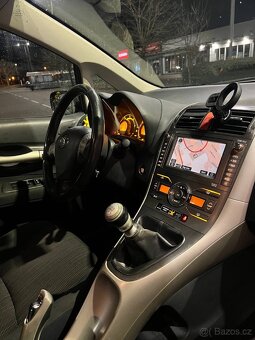Tojota auris 2.0 nafta - 11
