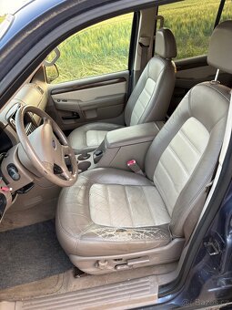 Ford Explorer Eddie Bauer - 11