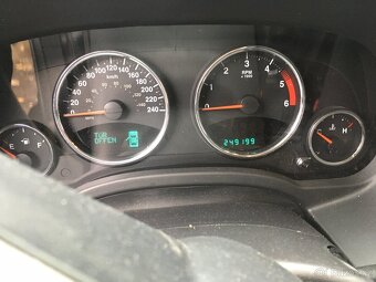 Jeep Compass 2.2 CRDi, r.v. 2012 (4x4)-Rezervace - 11