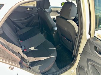 Hyundai i20 SMART 1.2i 55KW ČR - 11