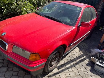 BMW E36 Compact HELLROT DOVOZ NĚMECKO - 11