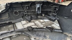 Světlo LED,přední nárazník a Škoda Superb III fl - 11