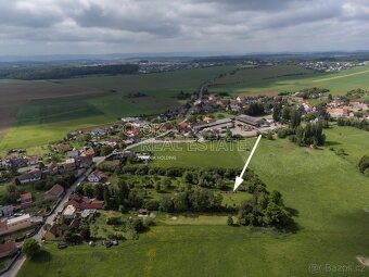 Nádherný pozemek se stavebním povolením a projektem na stavb - 11