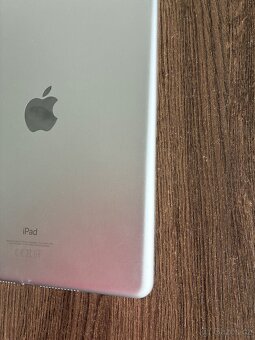 Apple iPad 6.generace 32 GB - 11