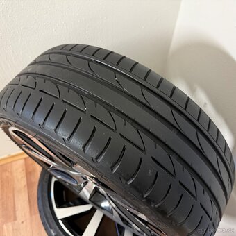 KRÁSNÁ VW T-ROC 5x112 R19 ET47+LETNÍ 225/40R19 7mm - 11