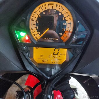Suzuki SV650S - 11
