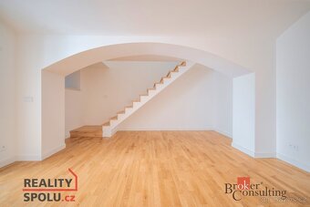 Převod dr. podílu, byty/2+kk, 71 m2, Jaromírova 487/4, Nusle - 11