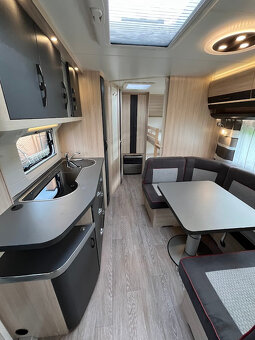 Karavan Hobby 545 KMF DE LUXE EDITION, 1.MAJITEL, SUPER STAV - 11