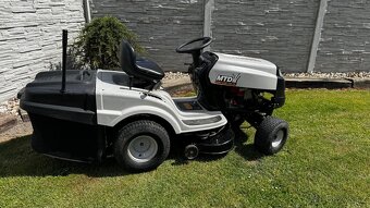 Zachovaly zahradní traktor,traktůrek MTD 12,5HP - 11