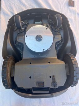 Husqvarna 430x - robotická sekačka - 11