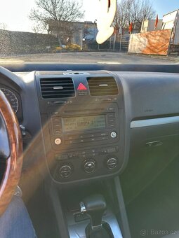VW Golf 1.6 FSI, 2004 r.v - 11
