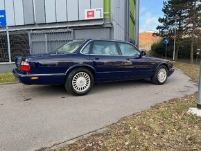 Jaguar XJ - 11