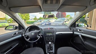 ŠKODA OCTAVIA  COMBI 1.6i TEAM EDITION 1MAJITEL - 11