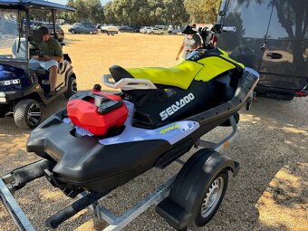 2024 Sea Doo SPARK TRIXX 3-up iBR 90hp modro-žlutý - 11