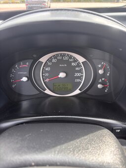 Hyundai Tucson 2.0 CRDi, 104 kW, r. 2006, najeto 250 000 km - 11