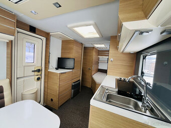 Adria Adora, Mover, předstan - 11