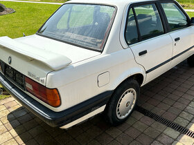 BMW 324d  E30 plastak PRODEJ NÁHRÁDNÍ DÍLY - 11