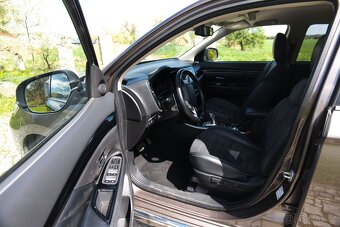 Mitsubiuschi Outlander Plkug in Hybrid - 11