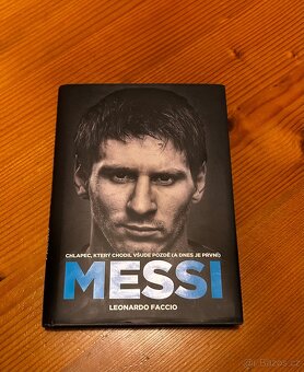 Cristiano Ronaldo + dresy + Lionel Messi - 11