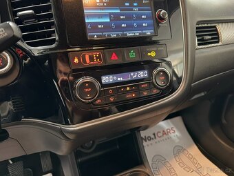 Mitsubishi Outlander 2,3 DI-D INTENSE+ 4WD 7MÍST DPH - 11