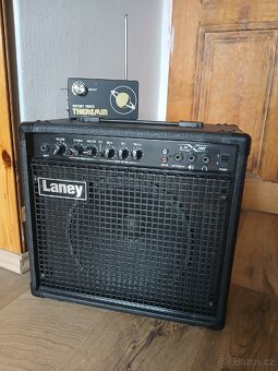 Elektrická kytara Washburn s kombem značky laney - 11