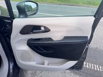 Chrysler Pacifica 3,6 RU Touring L 8 míst 2017 - 11