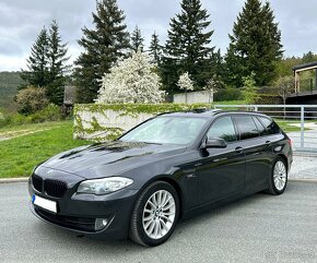 BMW F11 3.0d 150kw, Manuál, Hi-Fi, Alu R18, Navi, Panorama - 11
