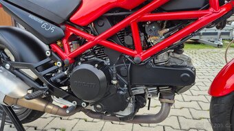 Ducati Monster 695 - 11