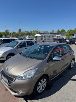 Peugeot 208 - 11