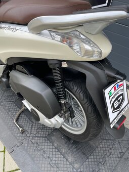 Piaggio Beverly 300 i.e. rok 2016 - 11