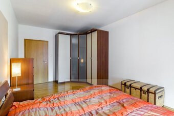 Pronájem jedinečného bytu 2+1, 85 m2 - Praha - Břevnov - 11