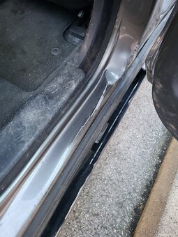 Volvo V70 2.4 D5 manuál - 11