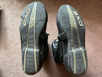 Bunda, kalhoty a boty - 11