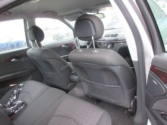 Mercedes Benz 220 - 11