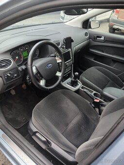 Ford Focus 1.6 16V Ghia - 11