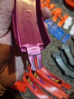 HOT WHEELS dráhy mix + unikátní díly - 11