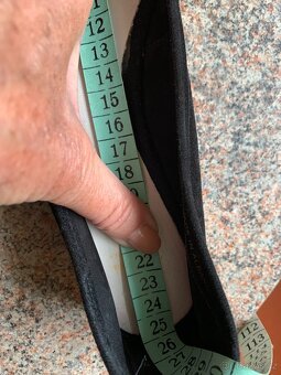 černé semišové baleríny zn. Baťa - vel. 38 - 11