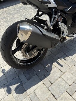 Suzuki GSR 750 - 11